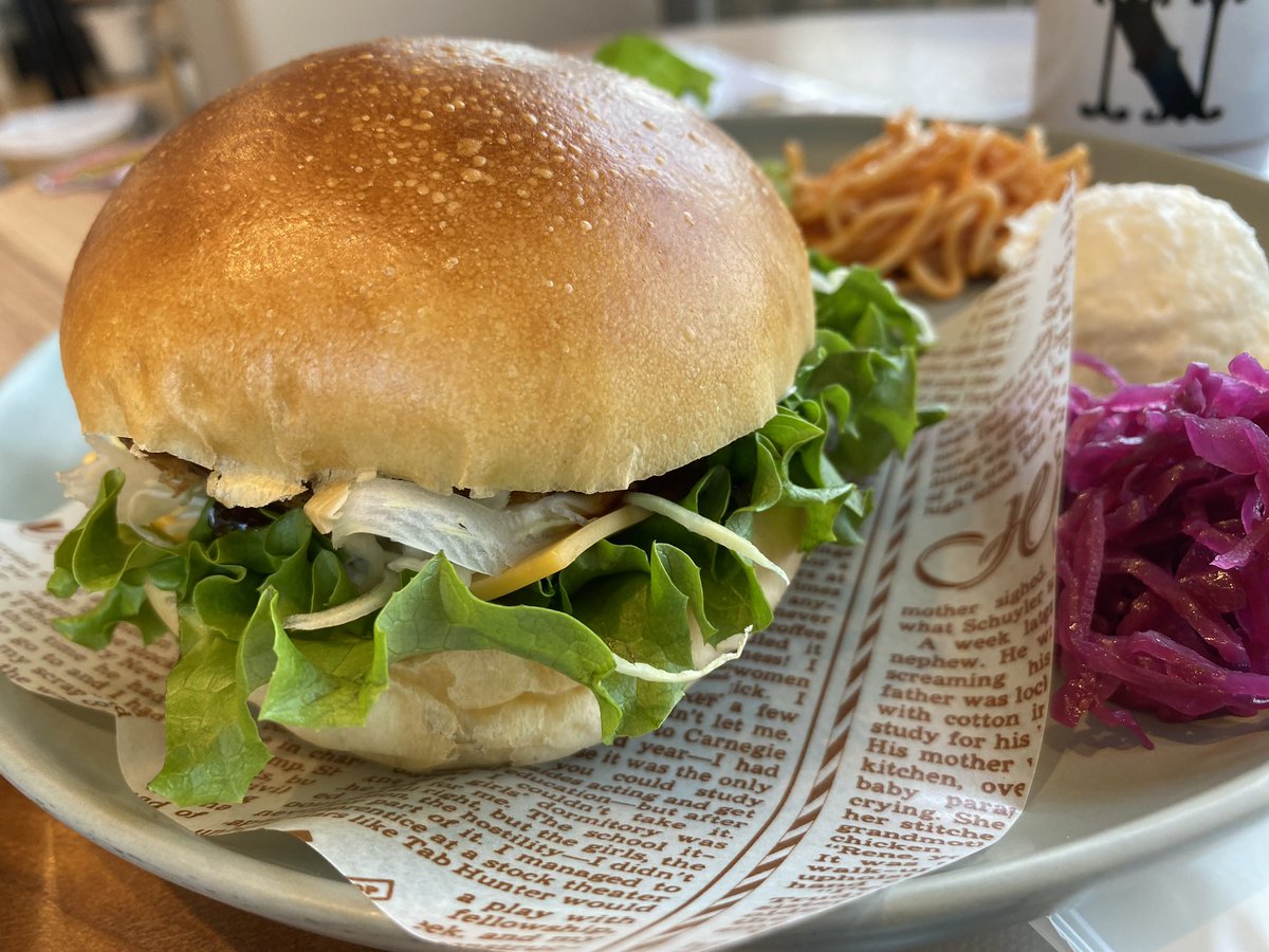 つけ麺食べた翌日は🤣💁

トースト&カフェ パンデカフェ

'ハンバーガー🍔プレート'630円😋ビターコーヒー☕︎165円😋更に追加でサンドイッチ'えびタルタル'280円😋
ワンプレートで🥗とスープ🍲付🤩お得感一杯🉐黒毛和牛メンチカツはサクサク😋🍞柔らかくタルタルも美味い😋