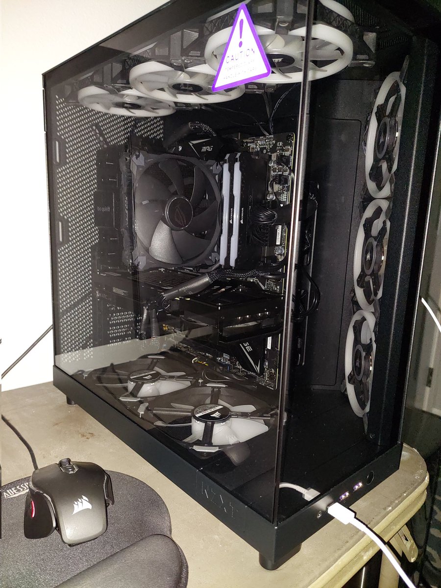 Fits pretty nicely in there, if only PCie power cables weren't so ugly