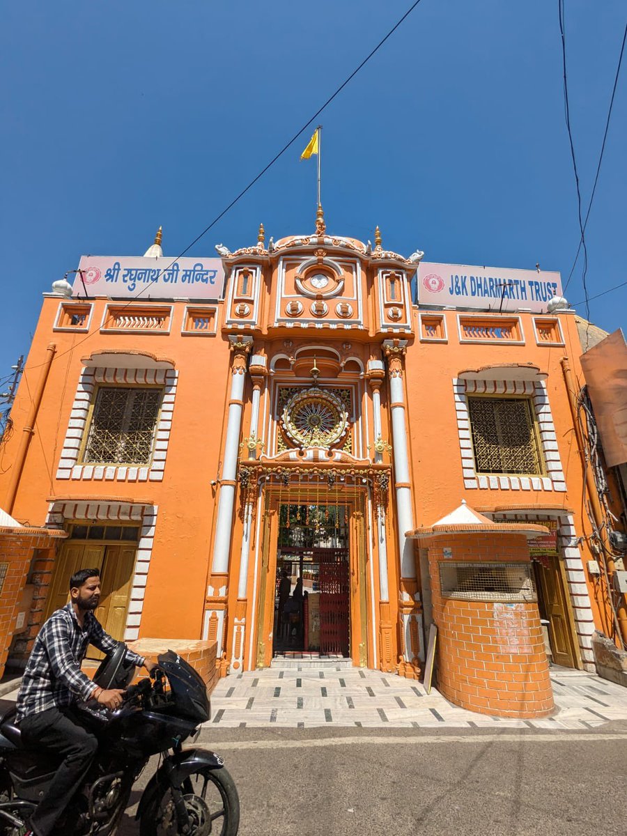 Which is the only temple which has 33 Types of Deities ? -#Ragunathmandir in #Jammu . Was a blissful experience at the temple last week .  Must visit temple in our life times . #templesofindia