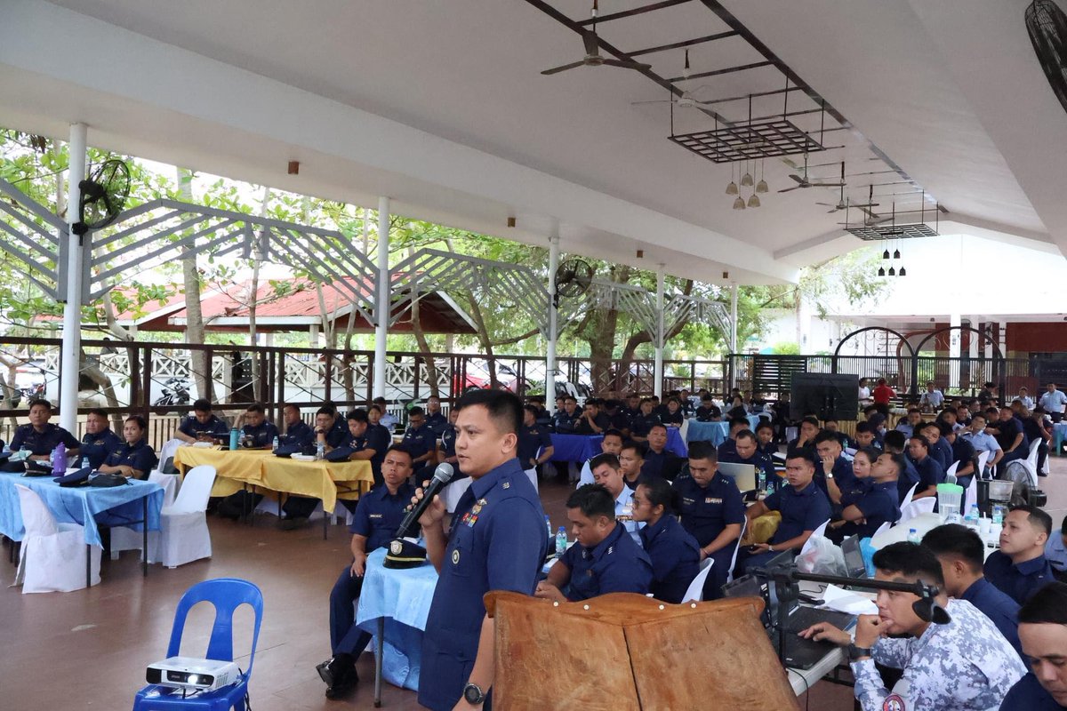 𝐋𝐎𝐎𝐊: The @coastguardph District Southwestern Mindanao (CGDSWM) and Coast Guard District BARMM (CGDBARMM) conducted its first-ever joint command conference in Bolong, Zamboanga City, on 30 April 2024. ✍️facebook.com/share/p/fyE2QB… #DOTrPH 🇵🇭 #CoastGuardPH #MaritimeSectorWorks