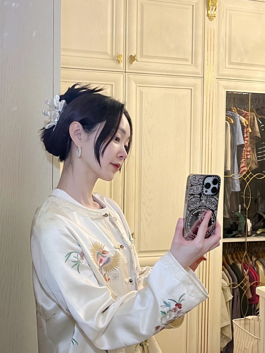 #SongYi’s assistant shares new snaps