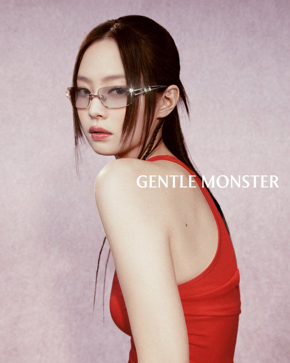 viraltakes's tweet photo. Jennie looks stunning for Gentle Monster. https://t.co/GWEqUEFRz0