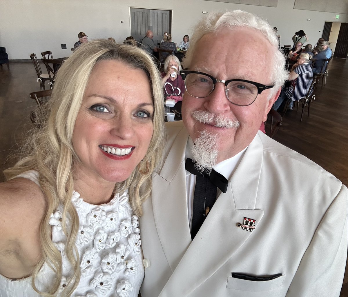 RhondaVincent13's tweet image. Look who joined us at the Land Cruise here at the @AmishCoTheater  Do you know his name?