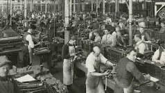 #OTD 1926: The Ford Motor Company became one of the first companies to offer a five-day 40-hour work week for workers in its automotive factories. The policy would be extended to Ford’s office workers the following August. history.com/this-day-in-hi…… #LaborHistory #MayDay