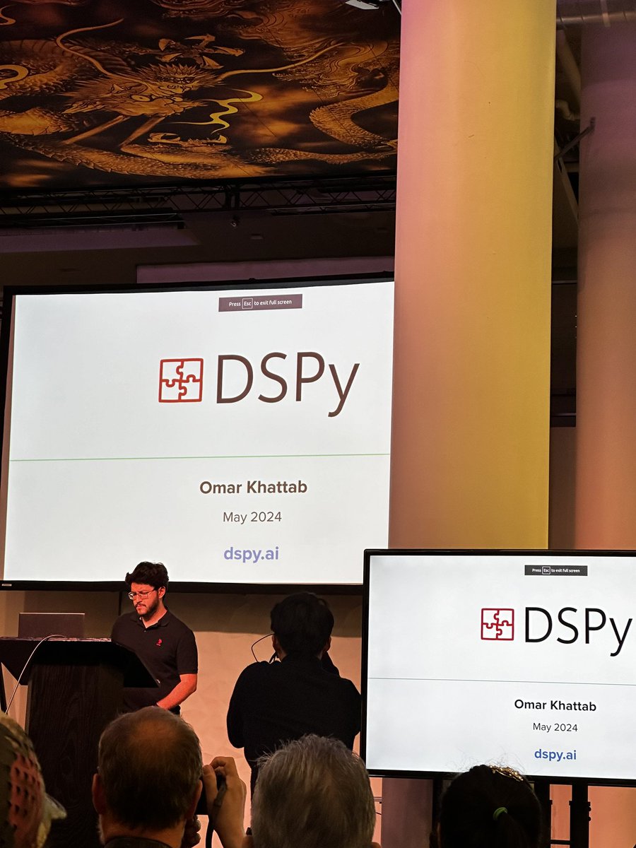 Amazing talk by @lateinteraction on his “pytorch for Language Programming” library called DSPy. 

Have been using DSPy a lot lately and it’s absolutely fantastic to code language models with it. 

Check it out if you work with language models. 

Thanks for hosting @arizeai