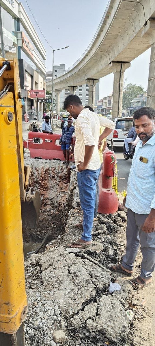 'Traffic advisory' Due to BWSSB work being in progress on the Bannerghatta road, Traffic moving from the Ruby 2 junction towards GD Mara is a bit slow. Kindly cooperate. 'ಸಂಚಾರ ಸಲಹೆ' ಬನ್ನೇರುಘಟ್ಟ ರಸ್ತೆಯಲ್ಲಿ ಬಿಡಬ್ಲ್ಯುಎಸ್‌ಎಸ್‌ಬಿ ಕಾಮಗಾರಿ ನಡೆಯುತ್ತಿರುವುದರಿಂದ ರೂಬಿ 2 ಜಂಕ್ಷನ್‌ನಿಂದ…