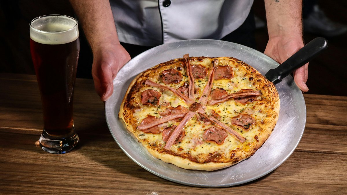 TGIF! Let's celebrate the start of the weekend! What else goes great with pizza than a nice cold beer! 

#PizzaNight #Pizza #Friday #FridayFeast #WeekendKickoff #Cold #Beer #IceColdBeer #homemade #Pizzalove #PilsnerGlass #BeerGlass #shop4cooks