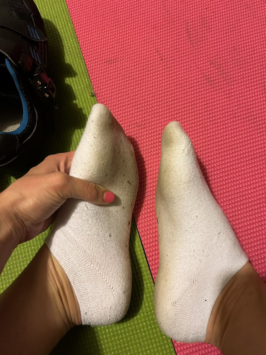 Retweet and send if you love my sweaty feet 😅💁🏼‍♀️

Feet • Findom • Foot Fetish • Goddess Worship • Selling • cuck • paypig • loser