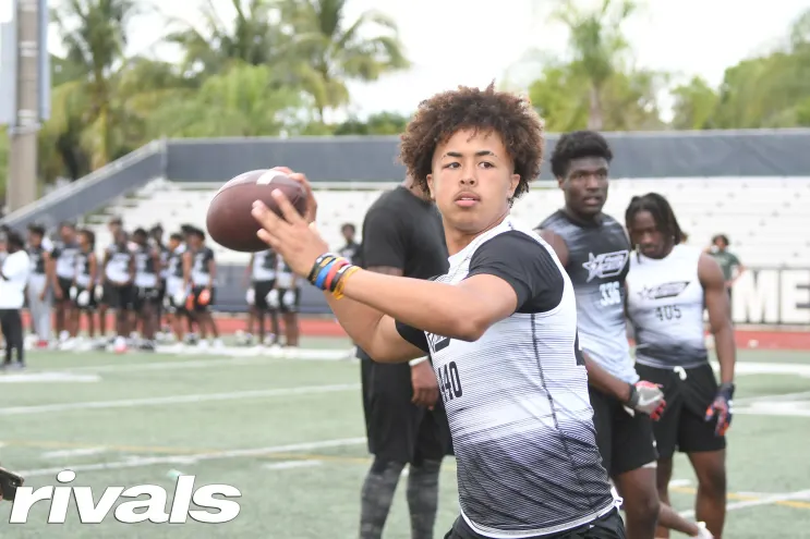 4⭐️ QB Michael Clayton took home MVP at @RivalsCamp Miami. The Florida native has a Miami offers, and plans to visit Coral Gables this summer. He's a 2026 recruit. miami.rivals.com/news/rivals-ca…