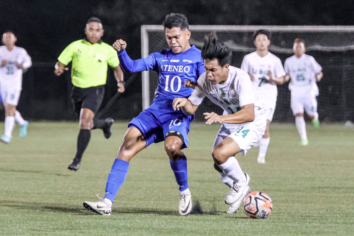 DO-OR-DIE THURSDAY With both their seasons on the line, the Ateneo Blue Eagles and archnemesis De La Salle Green Booters will duke it out for the last remaining Final Four seat, later at 6:30 PM. Follow me for live updates! @TheGUIDONSports #UAAPFootball 📸: UAAP Media