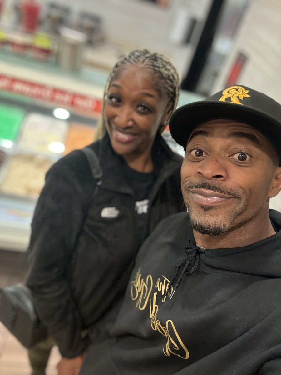 After work Impromptu ice cream date! As the world is paying attention to twitter and our every move,figured I would press pause on this masterpiece we are building and take my 1st 5-star for an ice cream date. #DateNight #TheGoodGuys #PortalSzn #SkoBuffs🦬 #PhoneJumpinLikeThe1st