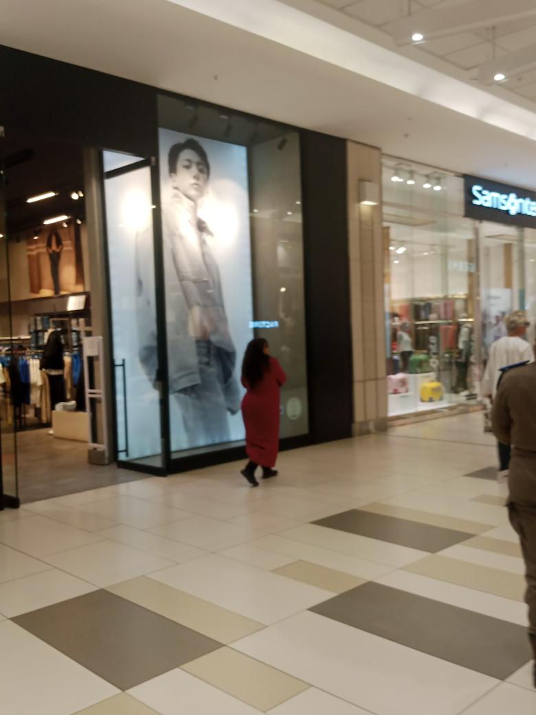 I met Jungkook at Calvin Klein 
Sandton city mall
South Africa