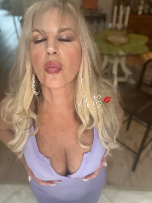 Goodnight Peeps! Sweet dreams. 💋 https://t.co/ZcSPh6EAJv<a href="/tag/tampa"class="tags"><span>#tampa</span></a><a href="/tag/orlando"class="tags"><span>#orlando</span></a><a href="/tag/gainesville"class="tags"><span>#gainesville</span></a><a href="/tag/ocala"class="tags"><span>#ocala</span></a><a href="/tag/thevilla"class="tags"><span>#thevilla</span></a>