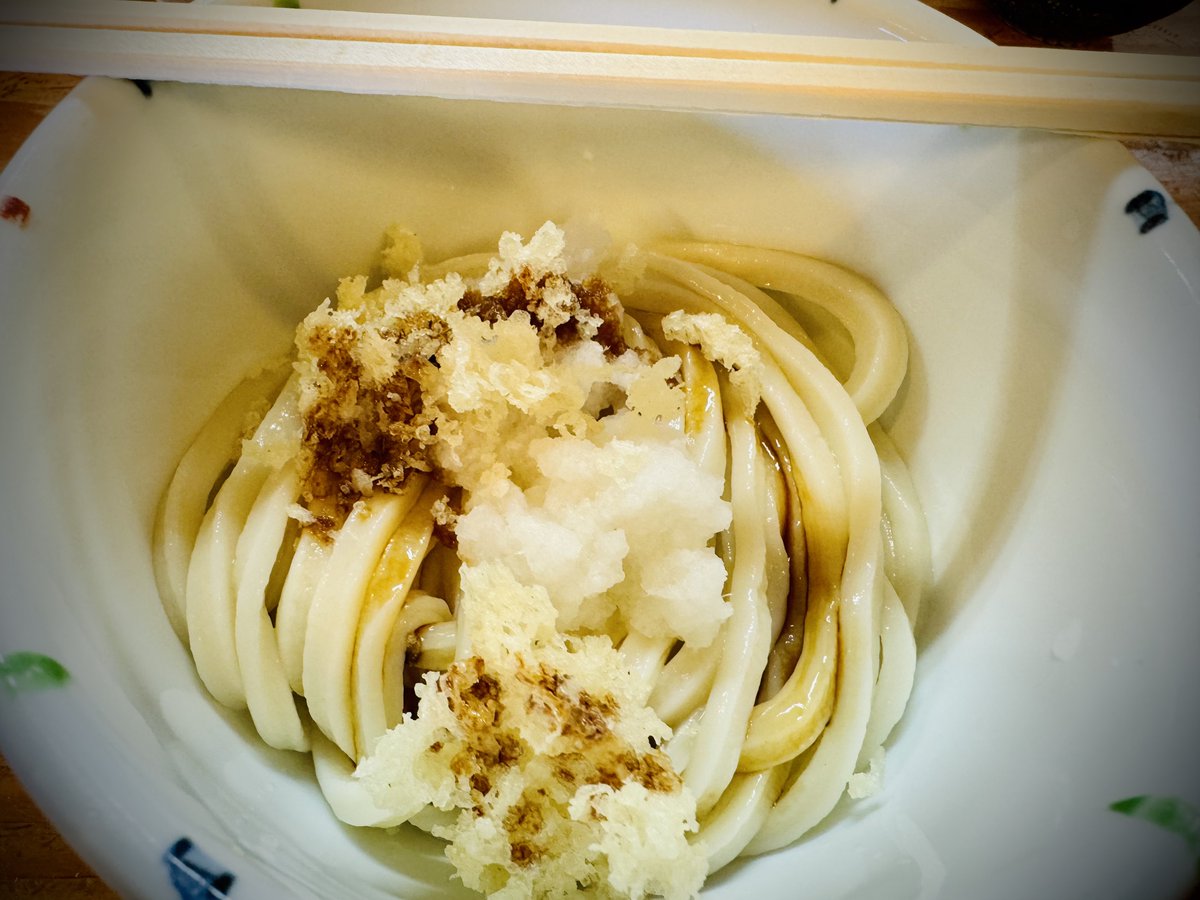 If you haven't noticed already - but why should you? - for the next few months most of my tweets will be on life in Kagawa Prefecture. An image of the Prefecture dish - udon. More specifically shoyu udon.