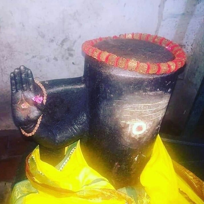 An extremely rare manifestation of shiva lingam at shankar mutt of Thanjavur