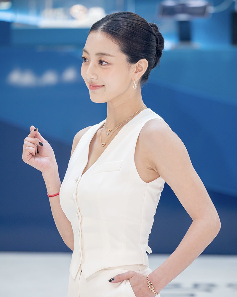 GMi9NNaa8AE4n_S?format=jpg&name=medium