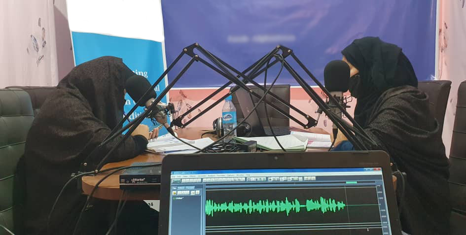 In Western #Afghanistan, Radio Femme* is harnessing the power of radio to empower, raise awareness and bring education to women and girls: unwo.men/3tSr50RsKVf
#WorldPressFreedomDay
