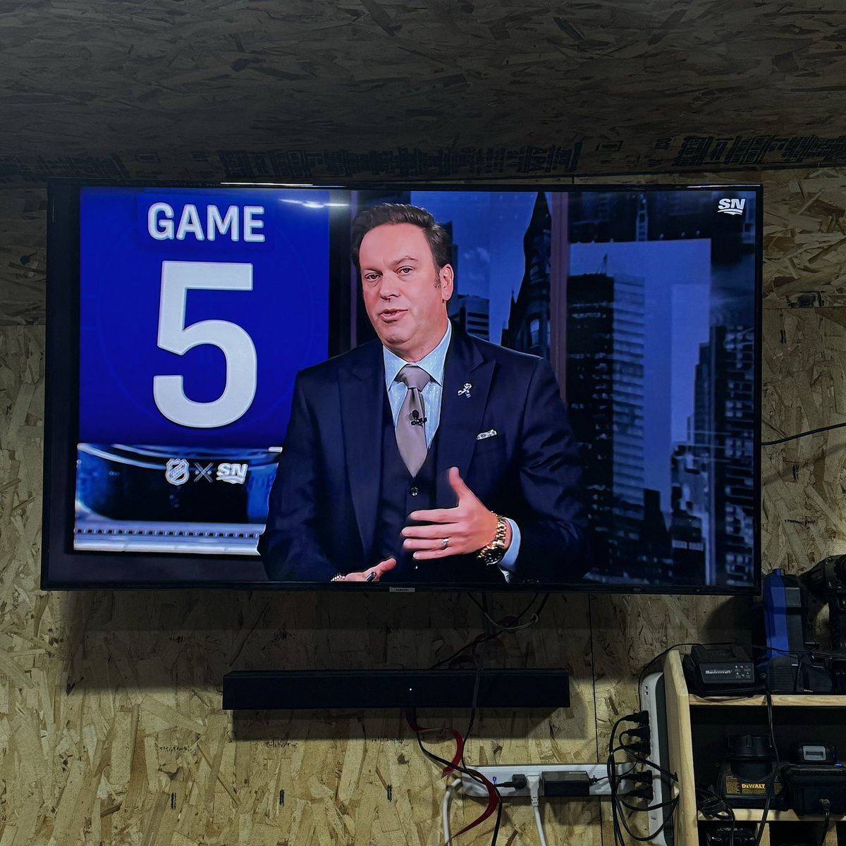baseratforlife's tweet photo. @FriedgeHNIC loved the suit tonight! https://t.co/EJ6XXAqyEu