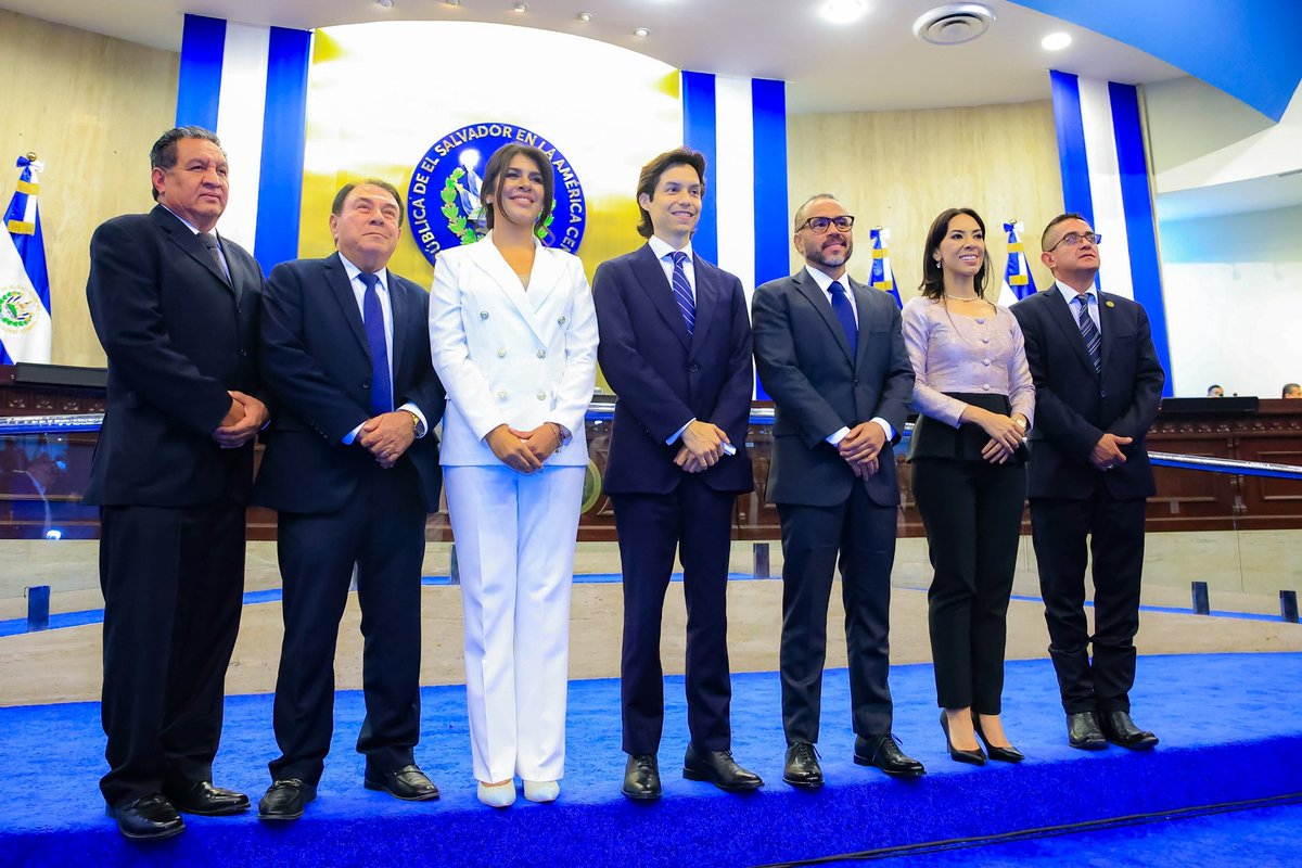 Nueva Junta Directiva de la @AsambleaSV 2024-2027: Diputados: 👇 ✅ @ECastroES: Presidente del Órgano Legislativo. ✅ @suecallejas: Primera Vicepresidenta. ✅ @rodrigoayalasv: Segundo Vicepresidente. ✅ @Elisa_Rosalesv: Primera Secretaria. En el caso del Segundo Secretario…