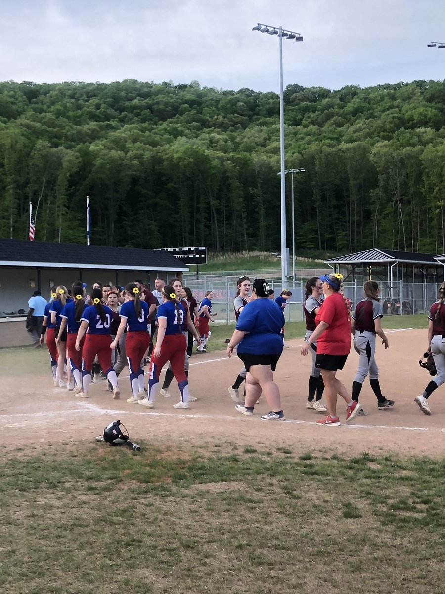 FINAL: Herbert Hoover 8, Roane County 0 (6 innings) Huskies improve to 23-2 and are in the driver’s seat of sectional. Varney struck out 15 and did not allow a hit in 6 frames. Raiders (20-3) face Lewis County in elimination game Thursday. #wvprepsb