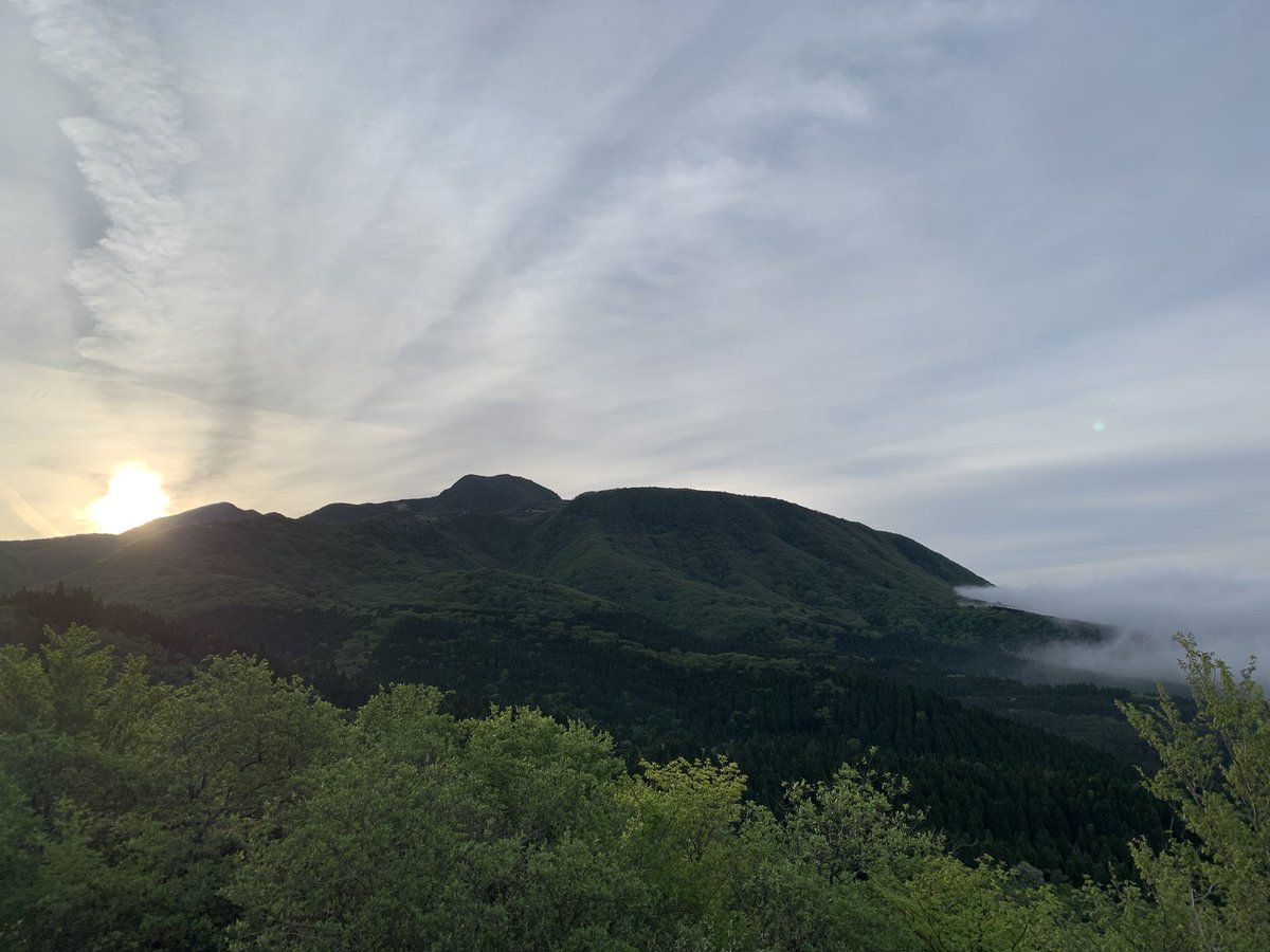 久々に登っています。
雲海と新緑が美しいですね