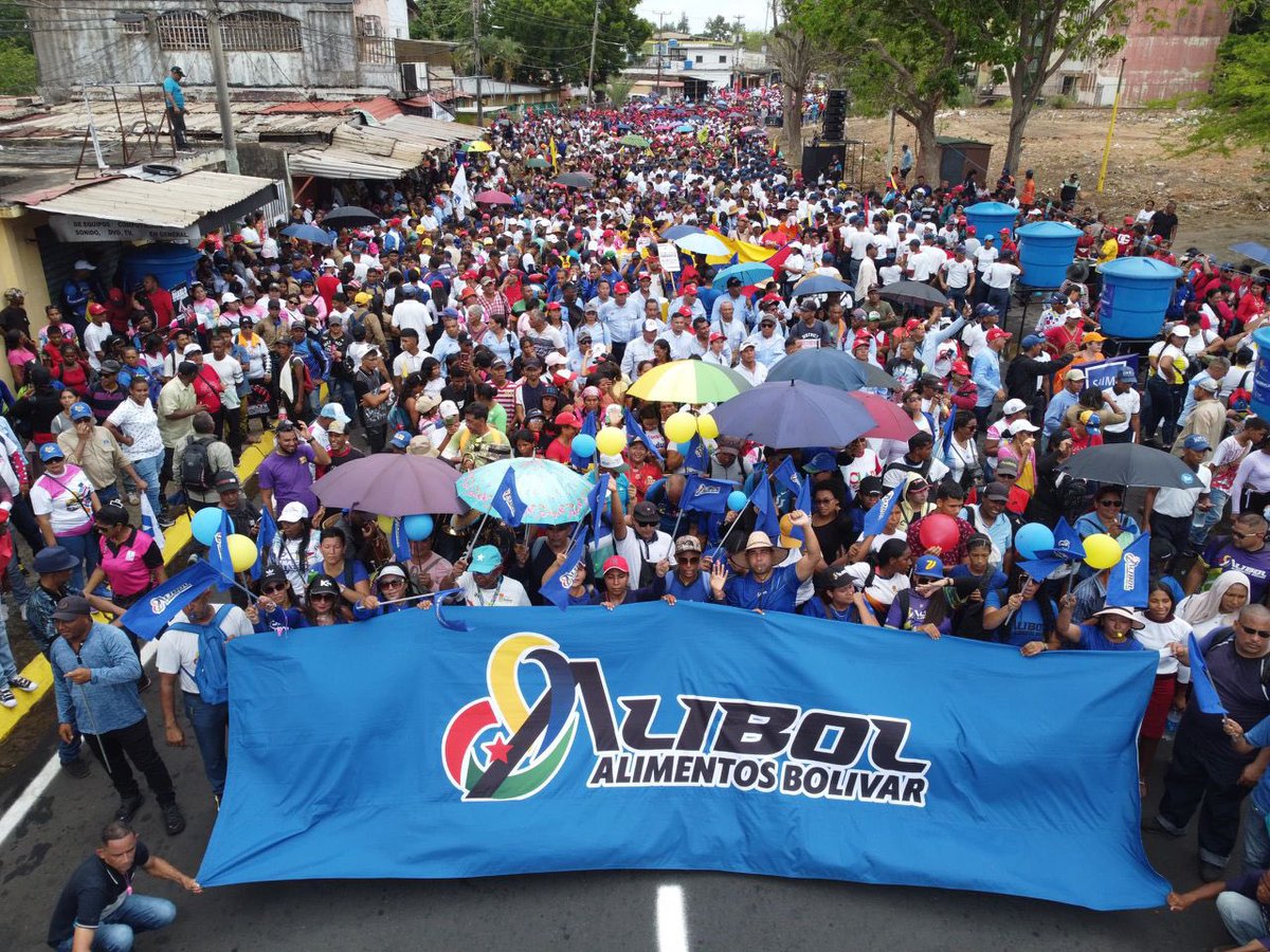 #01MAR| Trabajadores de Alimentos Bolívar conmemoraron el Día del Trabajador. Lucha histórica que ha sido reivindicada en Revolución. @NicolasMaduro @amarcanopsuv @AlonzoYanny