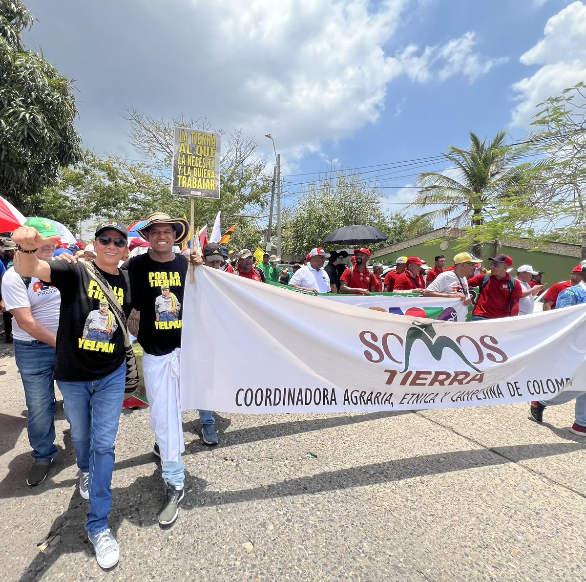 Sin la clase trabajadora no hay riqueza❤️‍🔥✊🏽. Queremos dignidad laboral desde la cocina hasta el campo y la fábrica ¡Por eso hoy salimos a las calles! 

#ReformarLaboralYa #ReformaPensionalYa 
Feliz primero de mayo combativo✊🏽❤️‍🔥