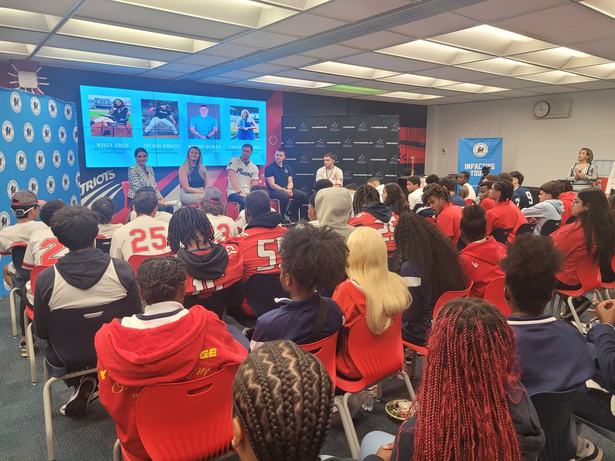 Filling the emotional tanks of student-athletes thru the Great Minds Great Athletes program in partnership with @MarlinsImpact @PositiveCoachUS. Today's panel discussion focused on maintaining positive mental wellness and helped tip off #MentalHealthAwarenessMonth @7011patriots.