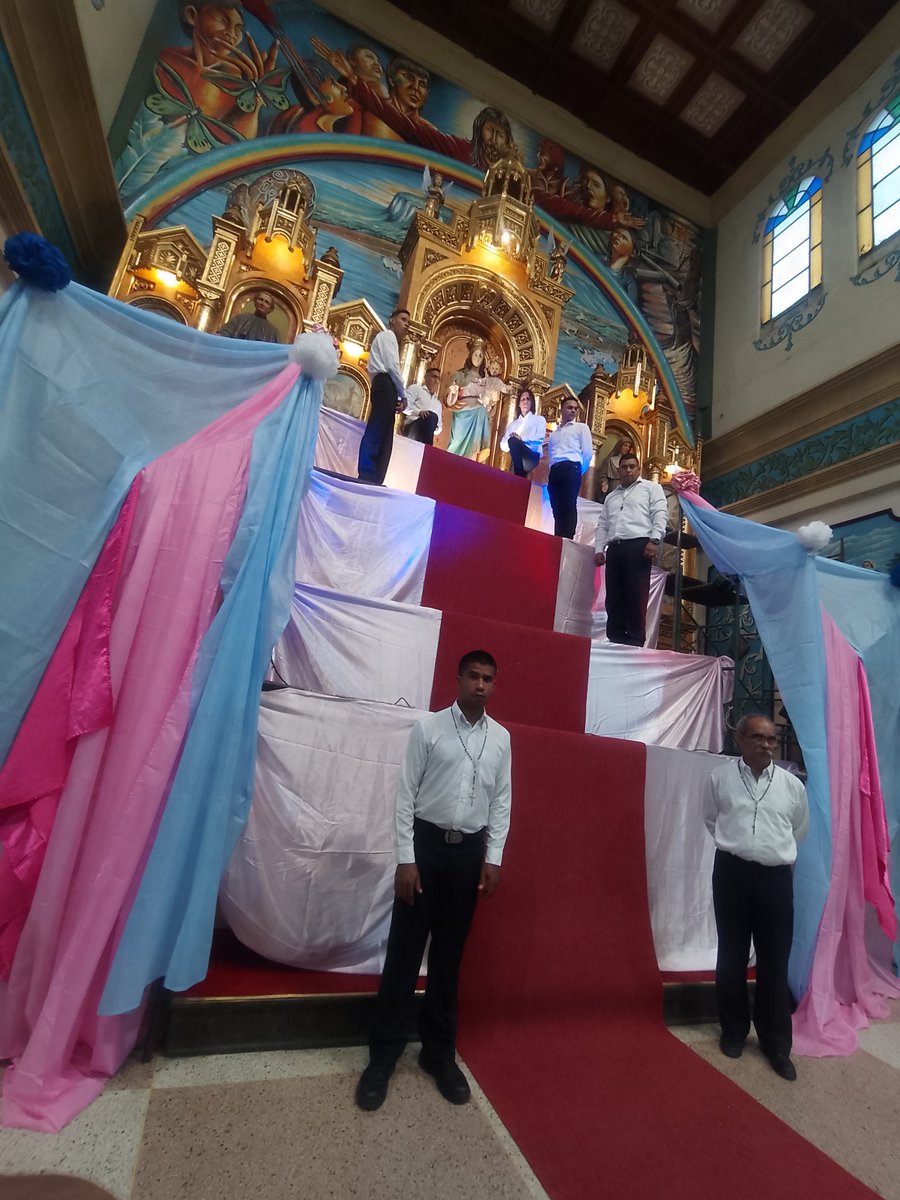 #1Mayo | Realizada con éxito la bajada de la Virgen María Auxiliadora en la Catedral de Puerto Ayacucho 

Por primera vez en #Amazonas, se llevó a cabo este hecho en el marco del cumplimiento de los 70 años del templo el próximo #24Mayo