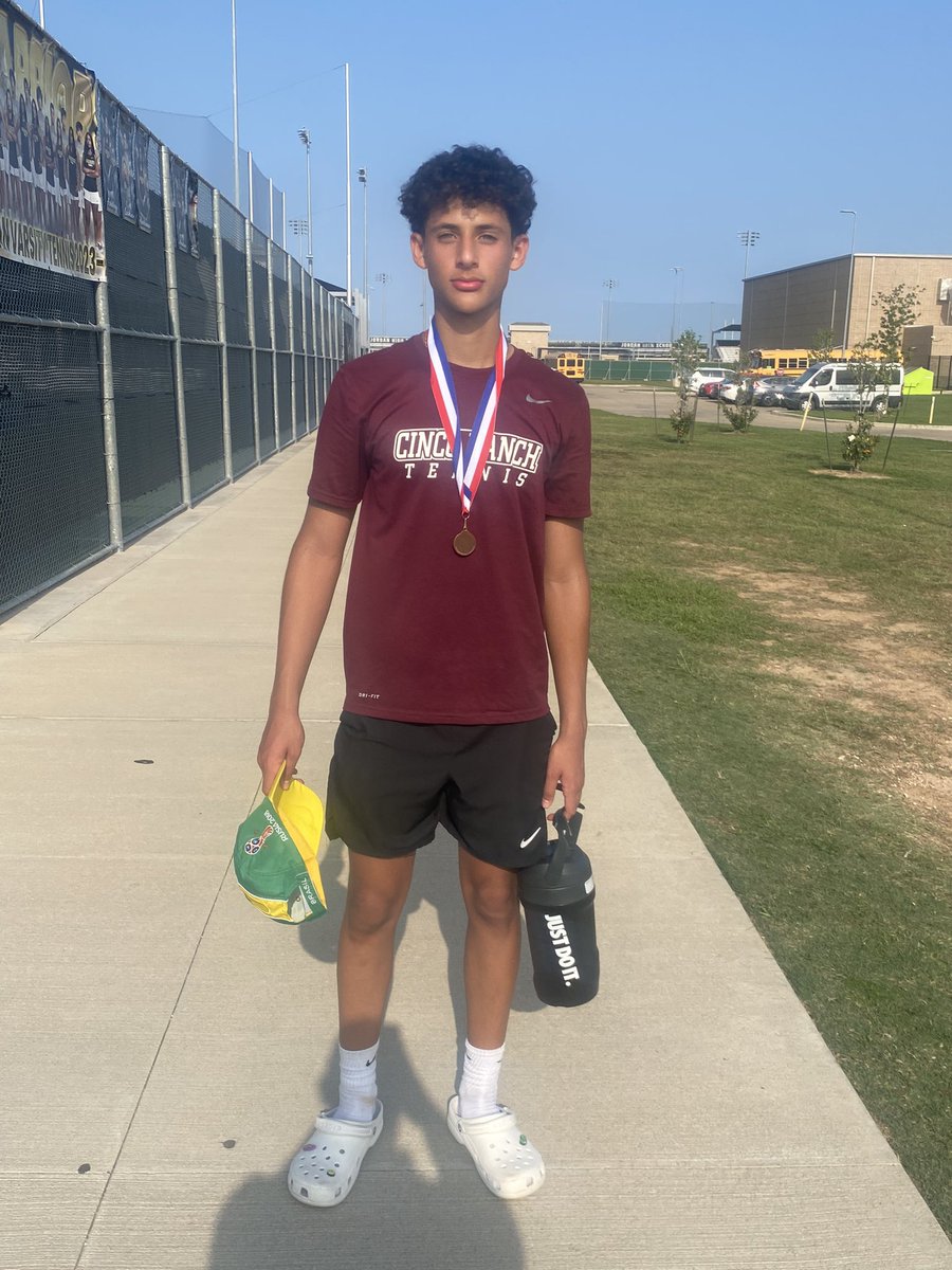 🚨JV/FR District Results🚨

Santiago C. - 3rd 🥉 JV Boys Singles! #KeepBuilding #CPOE