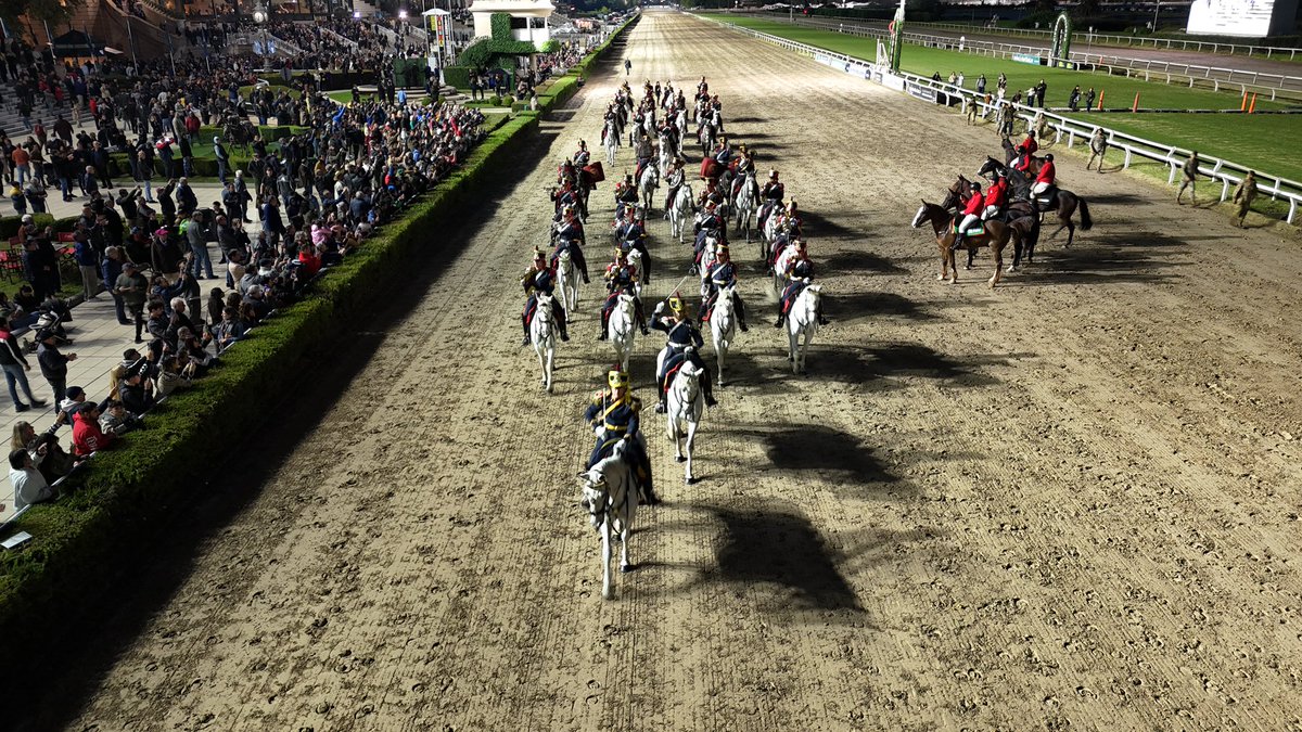 La Fanfarria Militar participó en el 'Gran Premio República' en el Hipódromo de Palermo. 🇦🇷🐴

#Granaderos #Granadero #SomosPatria #HerederosDelLibertador #UnRegimientoConHistoria #SomosHistoriaViva