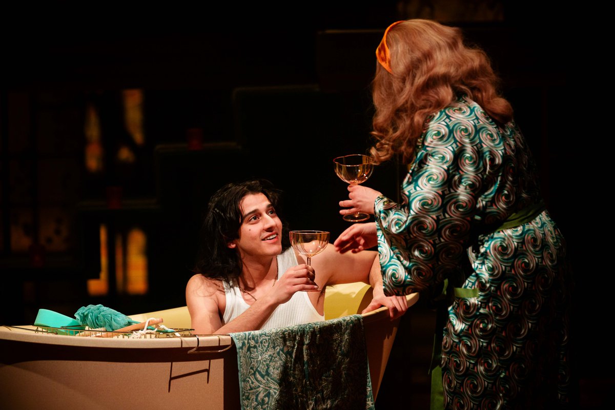 ⭐⭐⭐⭐'Nostalgic and Naughty' The Buddha of Suburbia is at @TheRSC until 1st June. Read @DavidWMassey's #BrumHour press night review here: brumhour.co.uk/review-the-bud… #StratfordUponAvon
