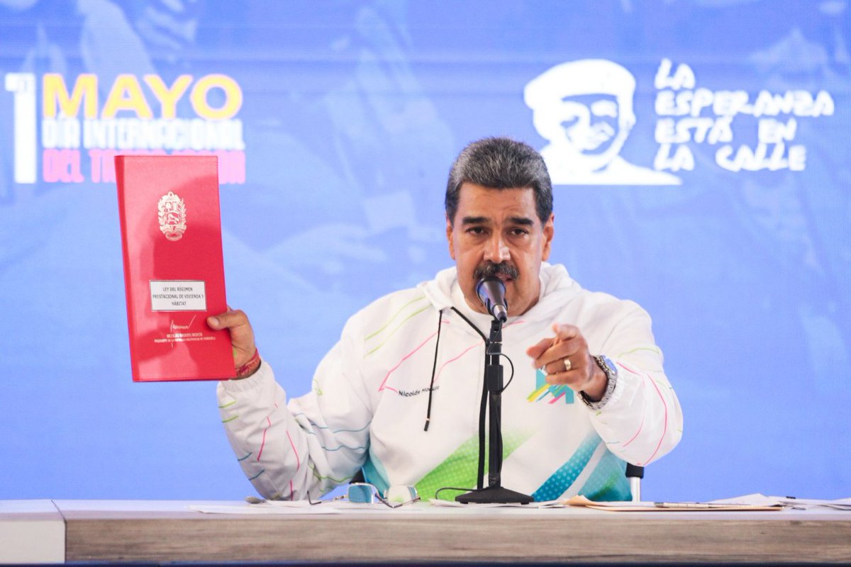 #01May || Nuestro Presidente @NicolasMaduro anunció incremento del ingreso mínimo integral de l@s Trabajador@s al equivalente en Bolívares INDEXADOS de 130 usd (90 Bono Contra la Guerra Económica + 40 de Cesta Ticket Socialista). @torrealbaf