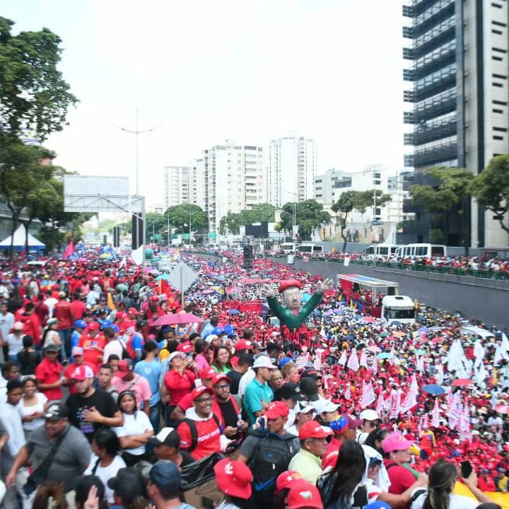 Saludos mi Capitán @dcabellor . Hoy no podré ver @ConElMazoDando porque estaba #ConChávezYMaduroPaLaCalle en Caracas y hoy de regreso a mi amado estado Lara.