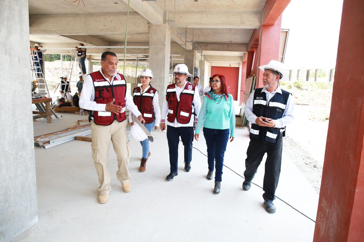 Estuvimos en Palenque, donde visitamos, junto con el director general del @IPN_MX, @ArturoReyesS_, la construcción de la nueva sede de la Unidad Profesional Interdisciplinaria de Ingeniería (UPII), cuyo objetivo es beneficiar a jóvenes del sureste del país que terminan el…