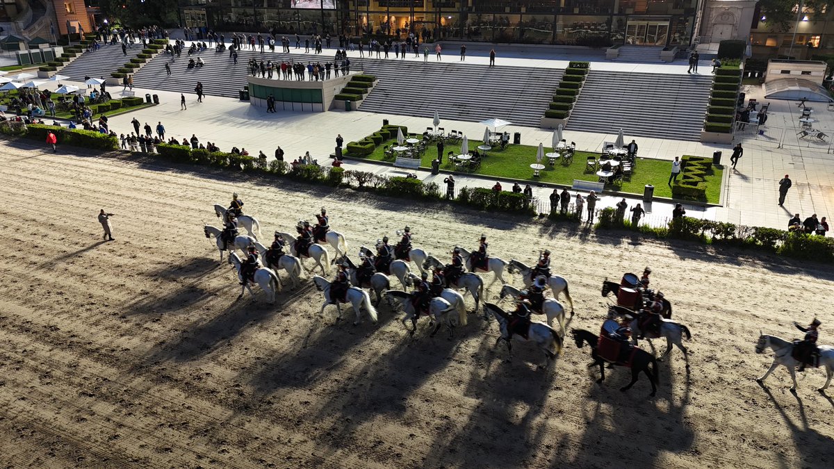 La Fanfarria Militar participó en el 'Gran Premio República' en el Hipódromo de Palermo. 🇦🇷🐴

#Granaderos #Granadero #SomosPatria #HerederosDelLibertador #UnRegimientoConHistoria #SomosHistoriaViva