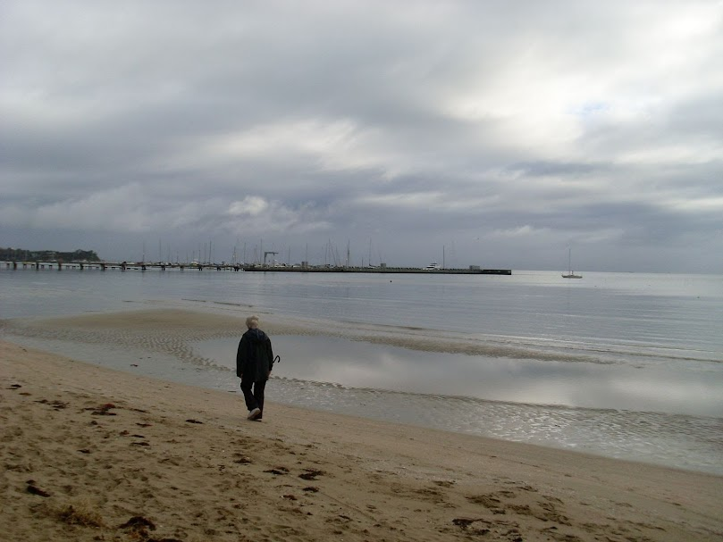 May's subtle beauties
rippling silvered greys
soothe my lonely grief

#haiku 

📷Cool autumn morning at Blairgowrie Beach on the Mornington Peninsula. It would have been my Dad's birthday today. I lost him many a year ago when I was just 12. So wish I could have really known him.