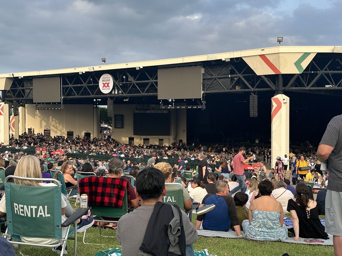 mrchrisconner's tweet photo. Foo Fighters!!! https://t.co/VOF60EnPKu
