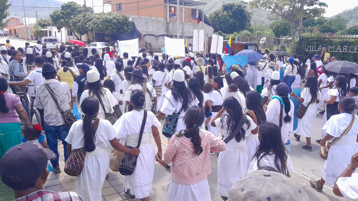 El pueblo Arhuaco se une en una histórica manifestación en la Sierra Nevada de Santa Marta este #1DeMayo, respondiendo al llamado del presidente @petrogustavo.