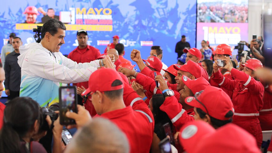 El  Presidente @NicolasMaduro,  reafirmó su compromiso con defender el ingreso de la clase obrera venezolana y mejorar su calidad de vida, por ello, ordenó convertir al Banco Bicentenario en una plataforma digital para los trabajadores. #perletti venezuela-news.com/maduro-ordeno-…