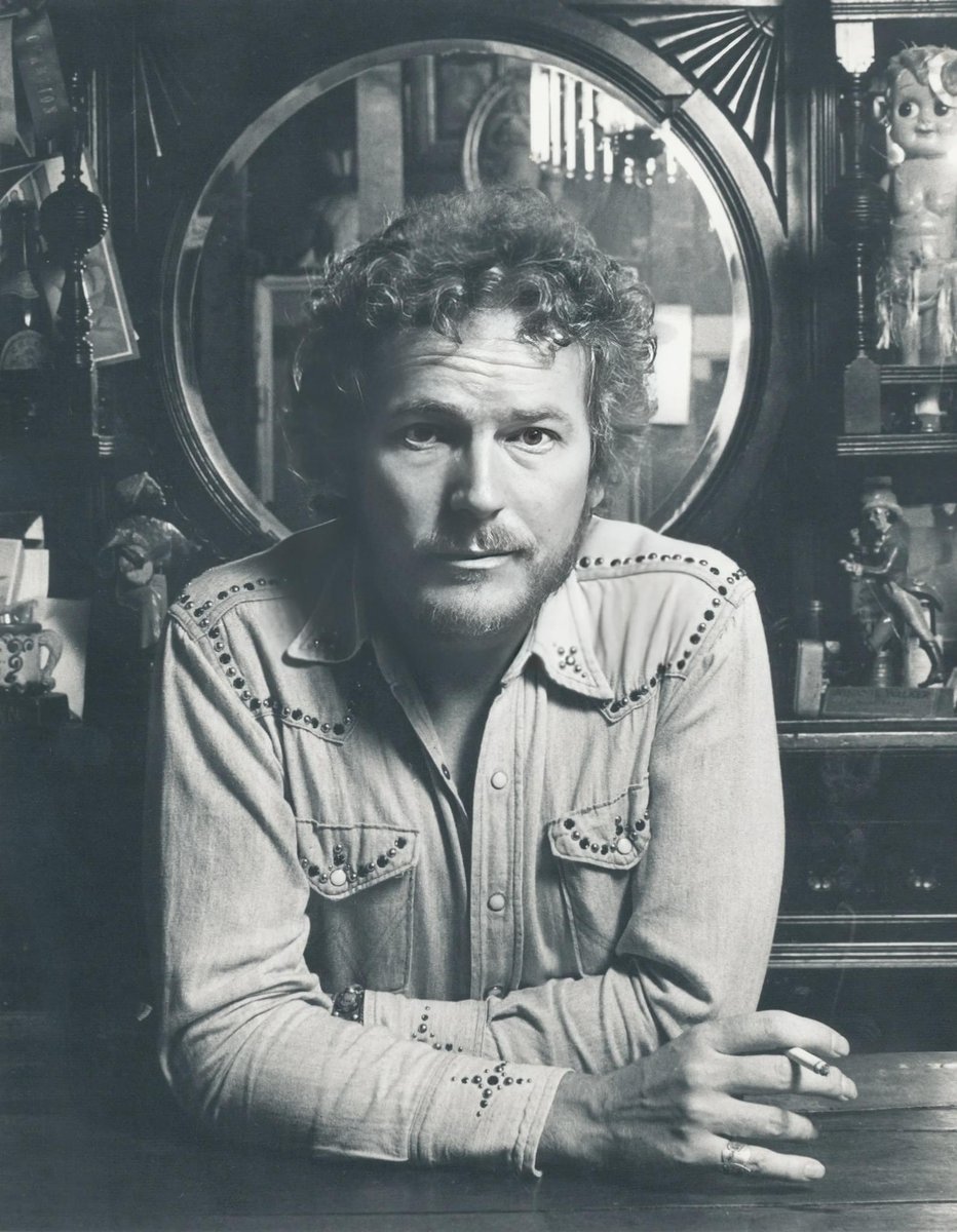 Canadian icon, Gordon Meredith Lightfoot Jr, of Orillia, Ontario passed away one year ago today at 84.  What is your favourite song of his?
