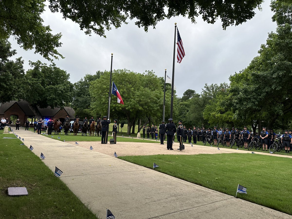 Attended @fortworthpd Memorial Ceremony this evening. We stand with the men and women of the Fort Worth Police Department and @fwpdchiefnoakes in honoring their lives and legacies. We Will Never Forget the FWPD Heroes.