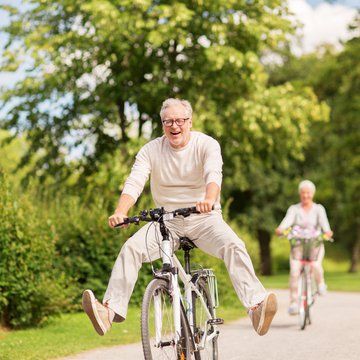 If you don’t want to be lonely in old age, say goodbye to these 3 daily habits. Loneliness can be a real pain, especially in old age. And you know what? Certain daily habits might just be paving your way to that loneliness. It all boils down to choices. Continuing with these…