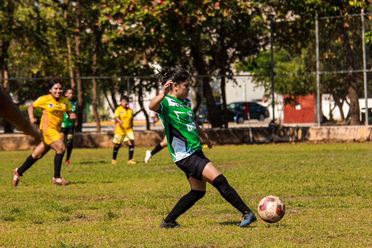 Rayosmxfem's tweet photo. 📸 | Las 4️⃣ de nuestro enfrentamiento vs Izamal.
#DALERAYOS https://t.co/KdoBF62if5