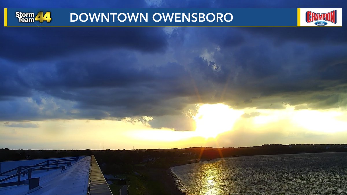 View of Spencer County storm from Evansville and from Owensboro.  #StormTeam44
