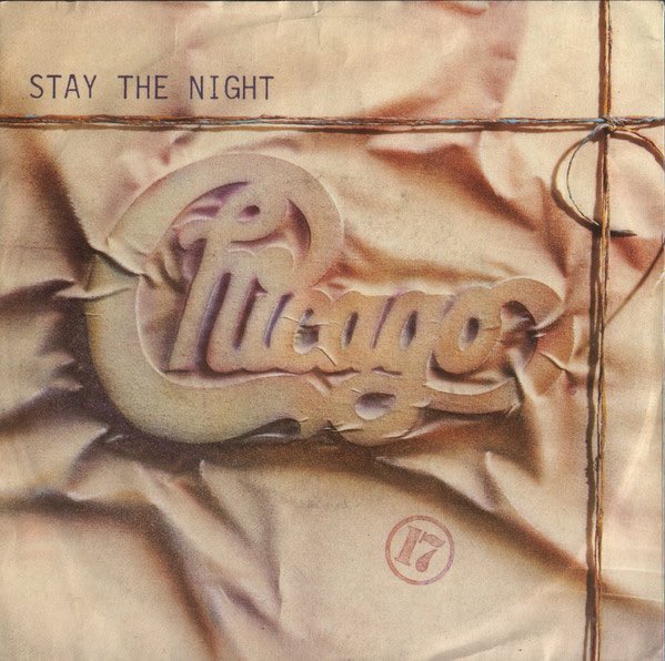 Chicago debutó con “Stay the night”, hace 40 años (1984). El primer single del LP “Chicago 17” fue escrito por Peter Cetera y David Foster. Jeff Porcaro, como batería de sesión, tomó el lugar de Danny Seraphine, miembro del grupo. Alcanzó la #16. Le siguió  “Hard habit to break”.