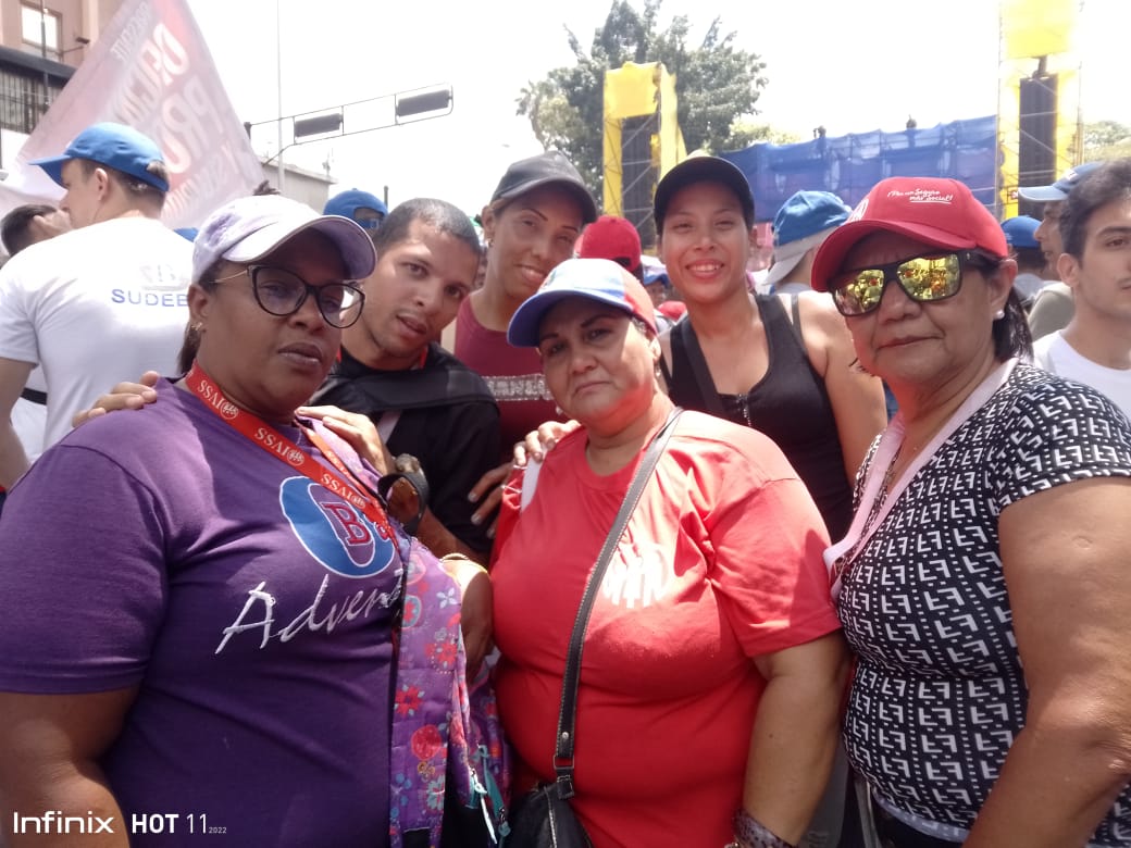 1ero de Mayo, los trabajadores de la Clínica Popular Dr. Julio Iribarren Borges, participaron en la concentración por el día del trabajador. 
#Juntosporcadalatido.♥️
@MagaGutierrezV
@NicolasMaduro @Somosivss