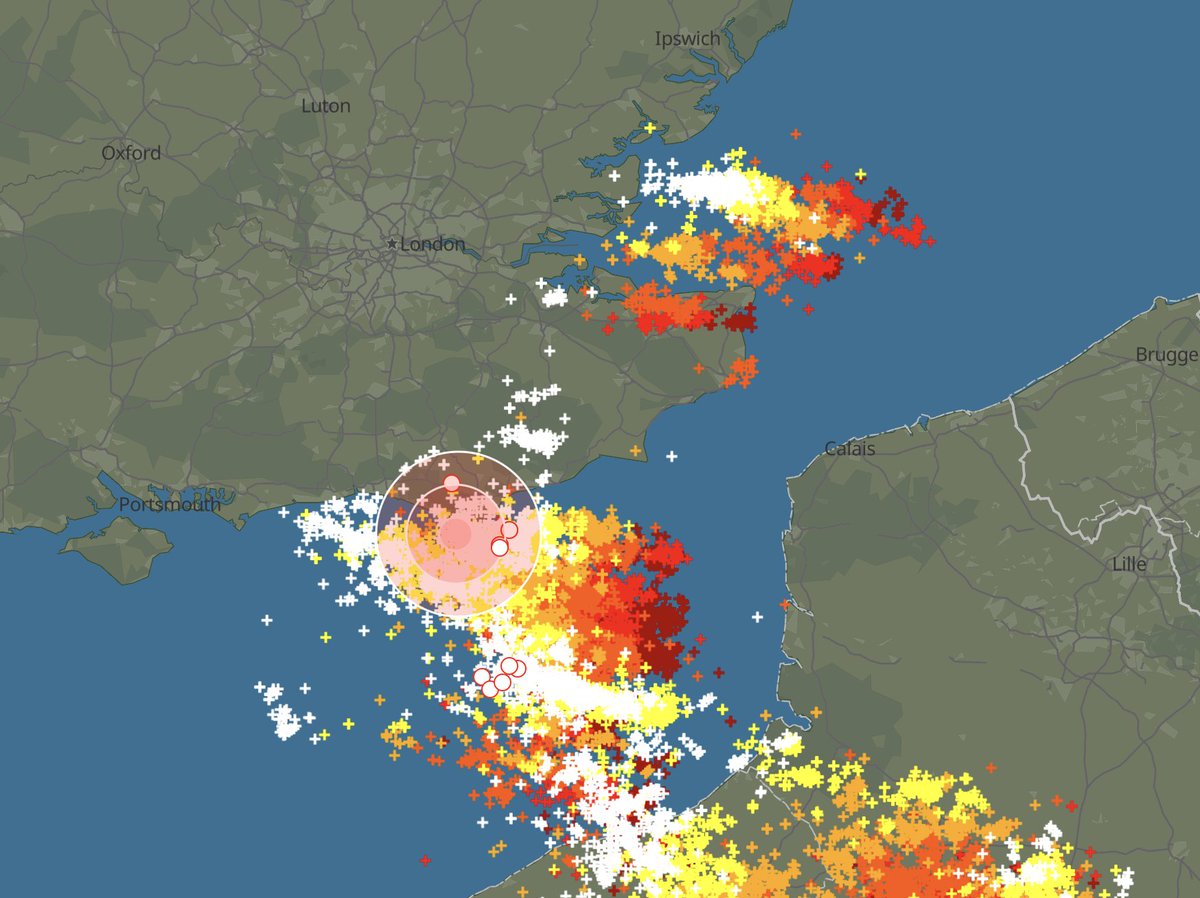 It appears a connection is forming between the storms in the Estuary/moving towards Essex and the MCS moving into the south coast. 

A very active few hours to come.