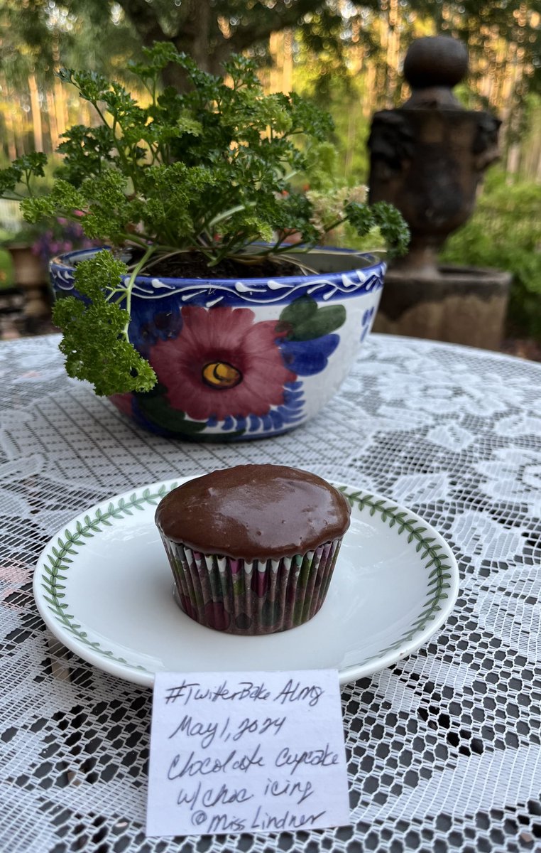 I baked chocolate cupcakes today, and I'm not sorry to say I have eaten 3. 😂⁦@Rob_C_Allen ⁦@thebakingnanna1⁩ #TwitterBakeAlong ⁦@marybethxx6⁩