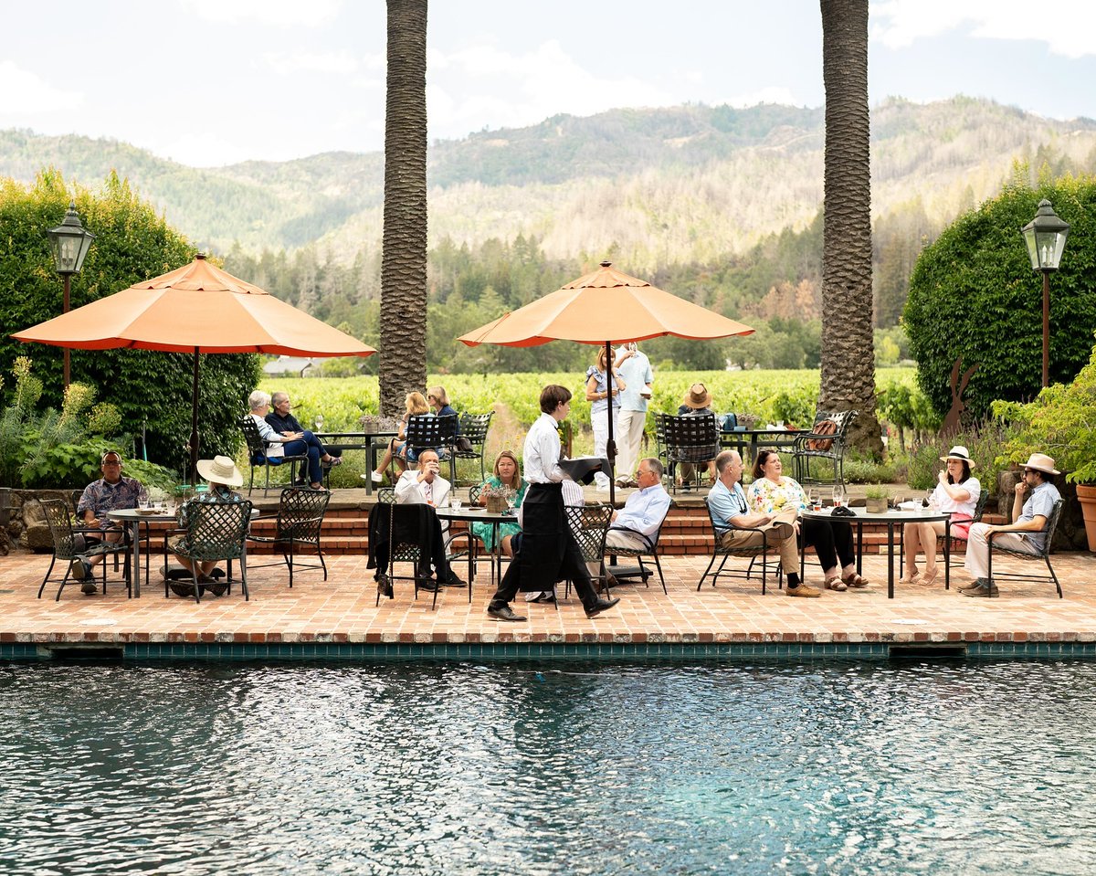 Out & about with Spottswoode Winery• Connect with them at one of their events! Full 2024 calendar: l8r.it/CK7H #appellationsthelena #wine #winewednesday #winecountry #napa #napavalley #winetravel #poolside